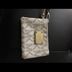Michael kors wristlet